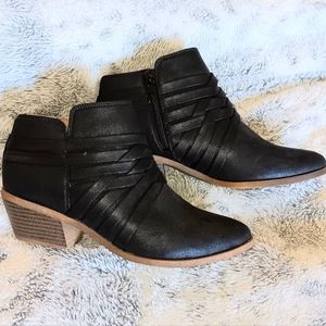 Life Stride prairie booties 7 1/2W 2" heel side zip close faux leather round toe